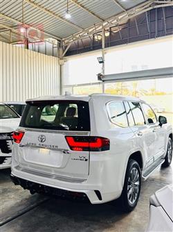 تۆیۆتا لاند کروزەر